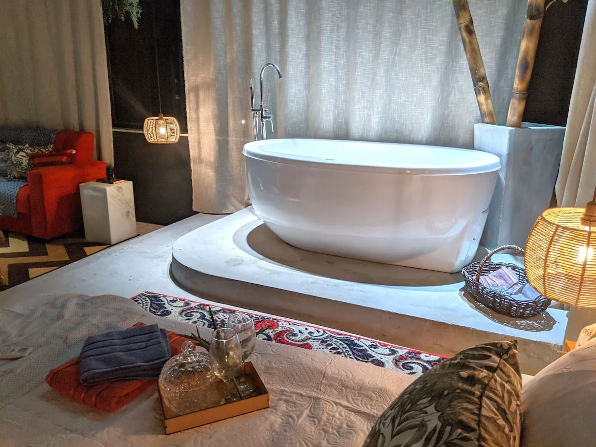Banheira para 2 pessoas — Penthouse Jacuzzi ao Lado do Elevador, Salvador, Bahia