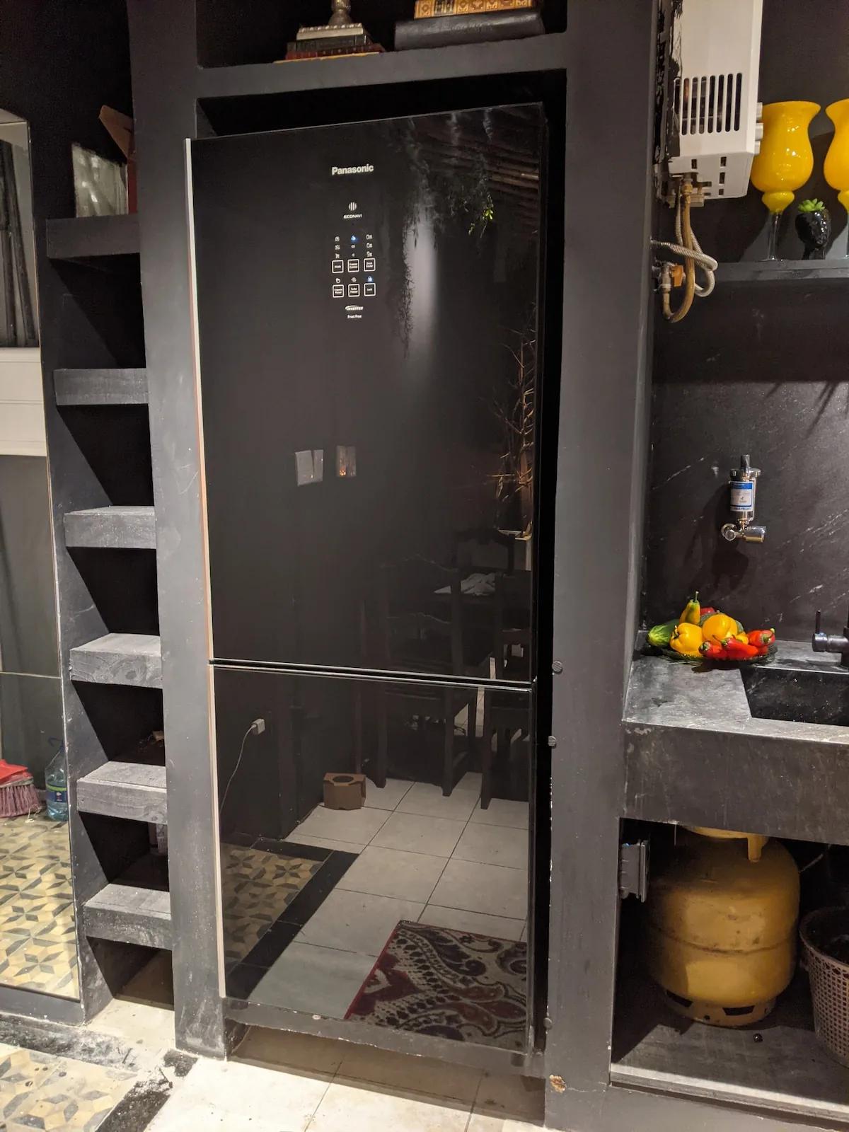 Geladeira premium com muito espaço — Penthouse Jacuzzi ao Lado do Elevador, Salvador, Bahia